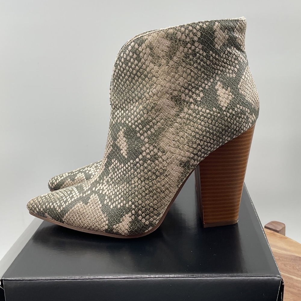 NY&C Womens Snakeskin Print Pointed Toe V-Cut Ankle Booties Block Heel Grey Tan